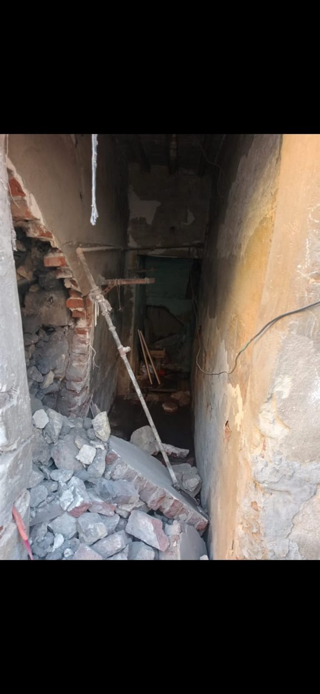 انهيار أجزاء من عقار بمنطقة ساحل روض الفرج أمام مطعم بيبو بجسر البحر