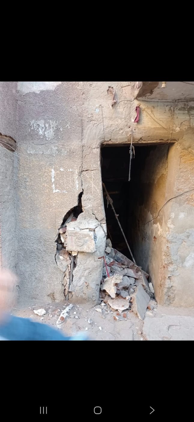انهيار أجزاء من عقار بمنطقة ساحل روض الفرج أمام مطعم بيبو بجسر البحر
