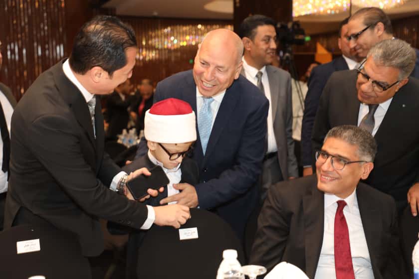 محافظة القاهرة تحتفي بأبطال برايل باحتفالية عشاء في الظلام