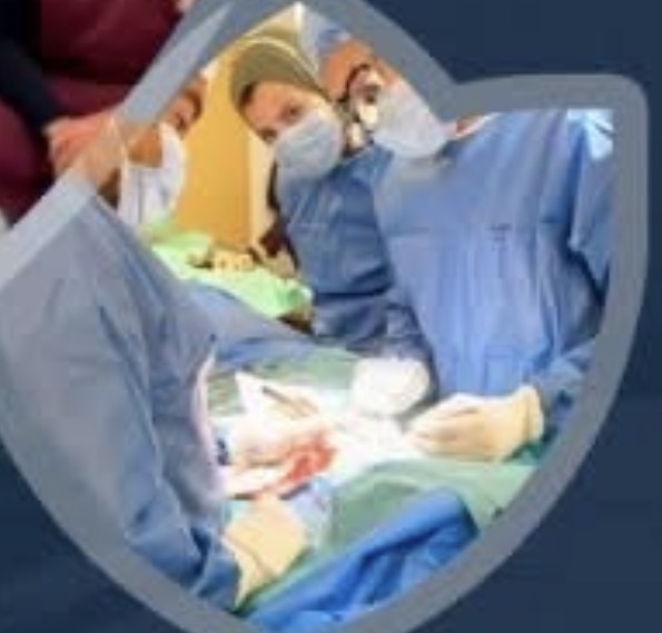 أطباء المجمع الطبي الدولي بالأقصر