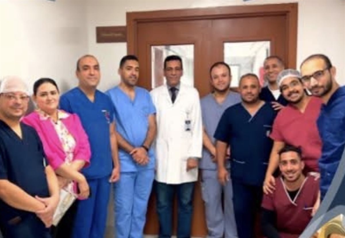 أطباء المجمع الطبي الدولي بالأقصر