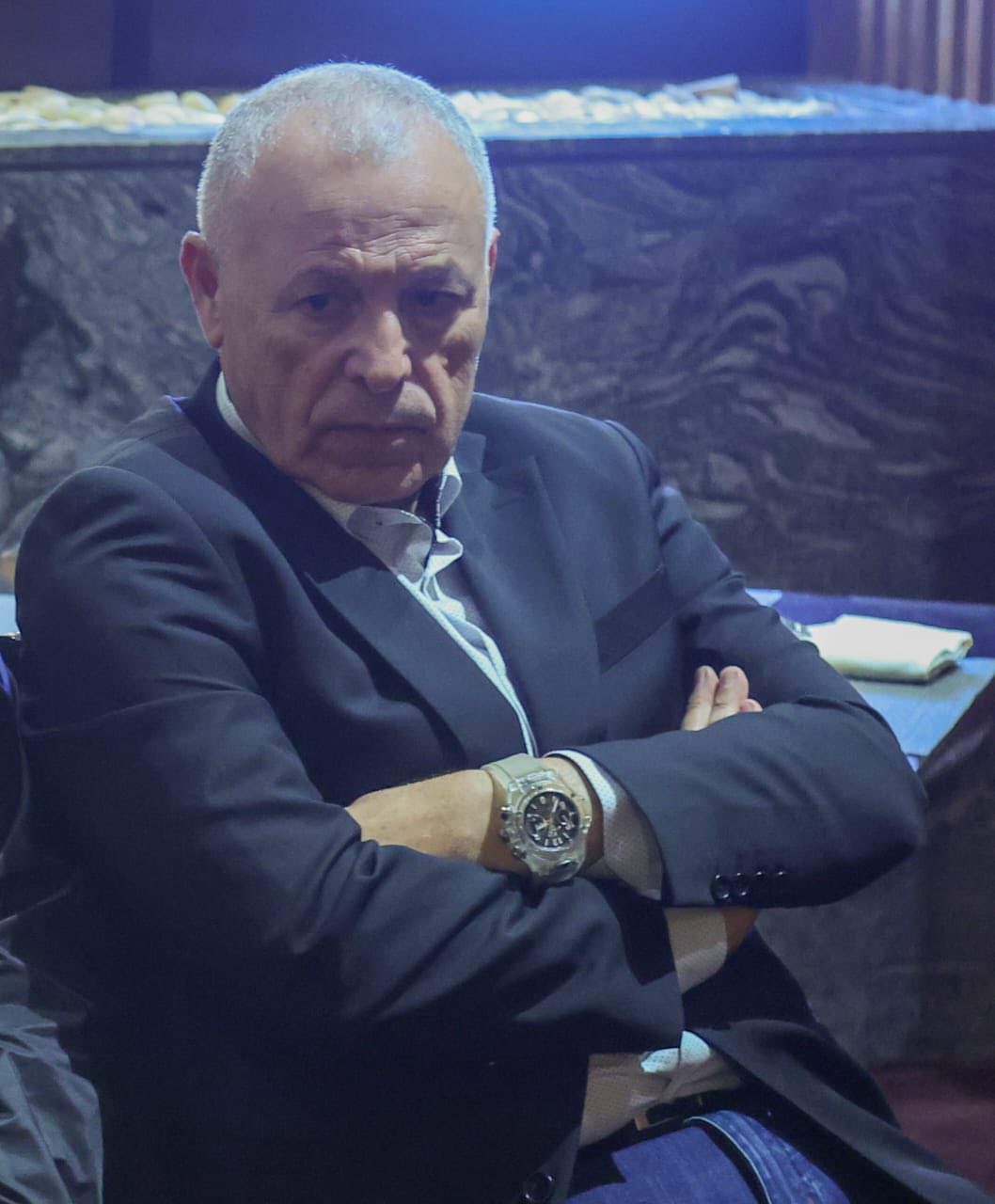 أبو ريدة أثتاء زيارته لمعسكر المنتخب الثاني 