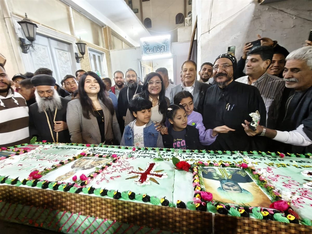 تورتة عملاقة في الليلة الختامية لمارجرجس