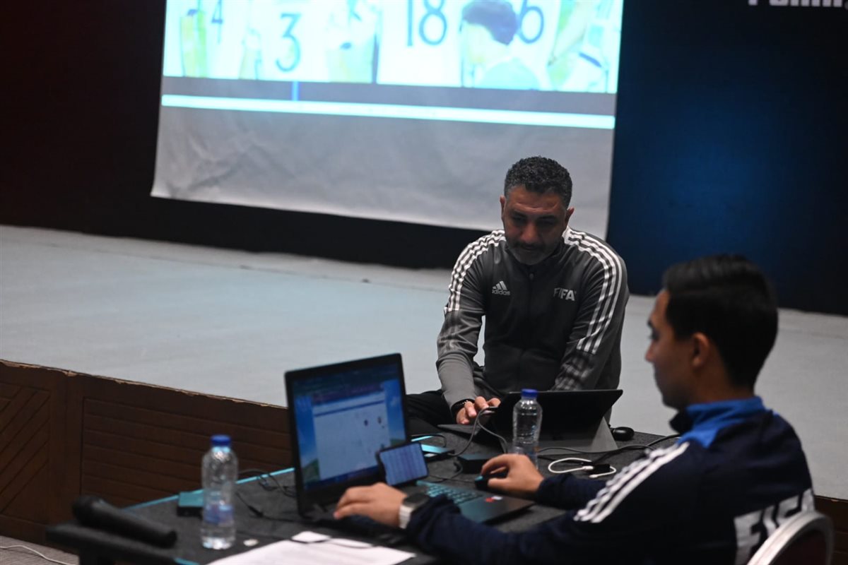 معسكر حكام النخبة