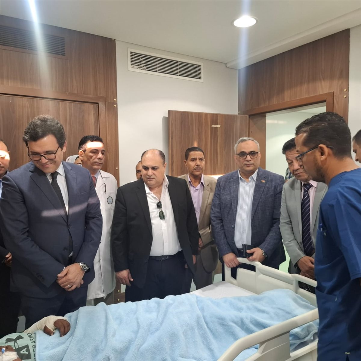 الوزير يطمئن على الطلاب