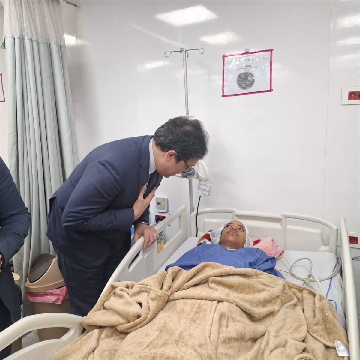 الوزير يطمئن على الطلاب