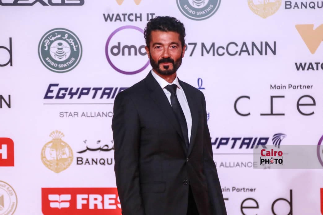 النجوم يتألقون على ريد كاربت فيلم المهاجر بمهرجان القاهرة السينمائي