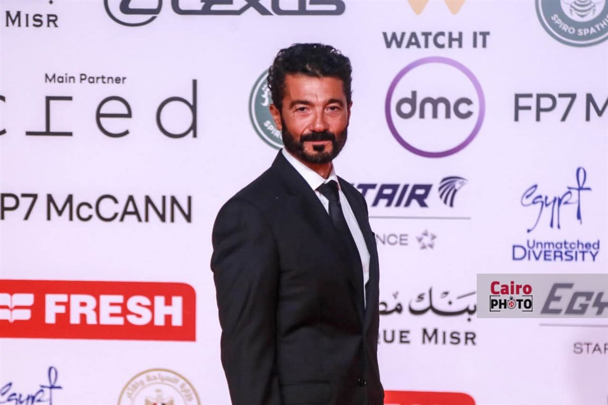 النجوم يتألقون على ريد كاربت فيلم المهاجر بمهرجان القاهرة السينمائي