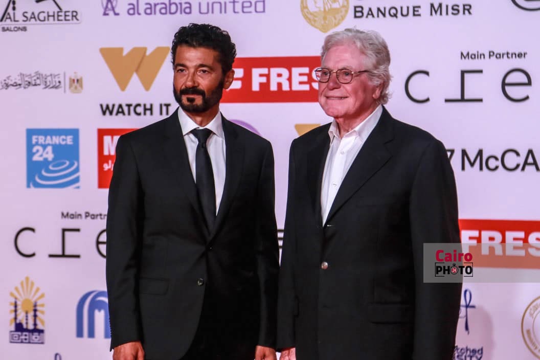 النجوم يتألقون على ريد كاربت فيلم المهاجر بمهرجان القاهرة السينمائي