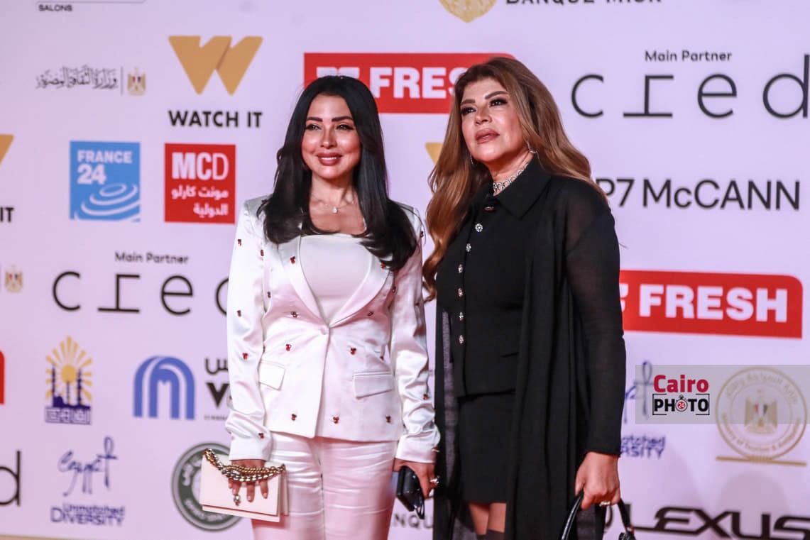 النجوم يتألقون على ريد كاربت فيلم المهاجر بمهرجان القاهرة السينمائي