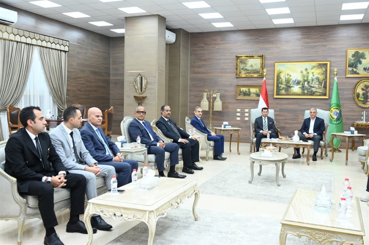 جلسة وزير الرياضة ومحافظ الإسماعيلية مع مسؤولي الإسماعيلي