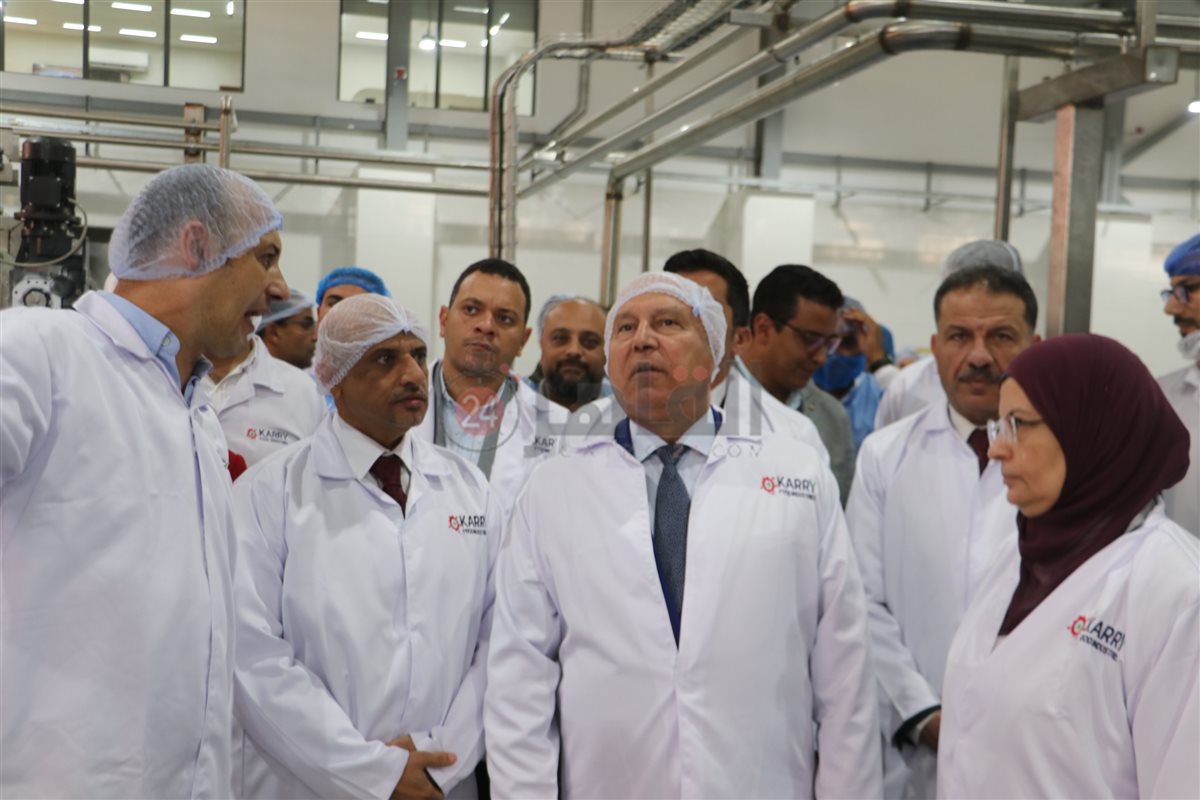 الفريق كامل الوزير يفتتح 3 مصانع في المنوفية