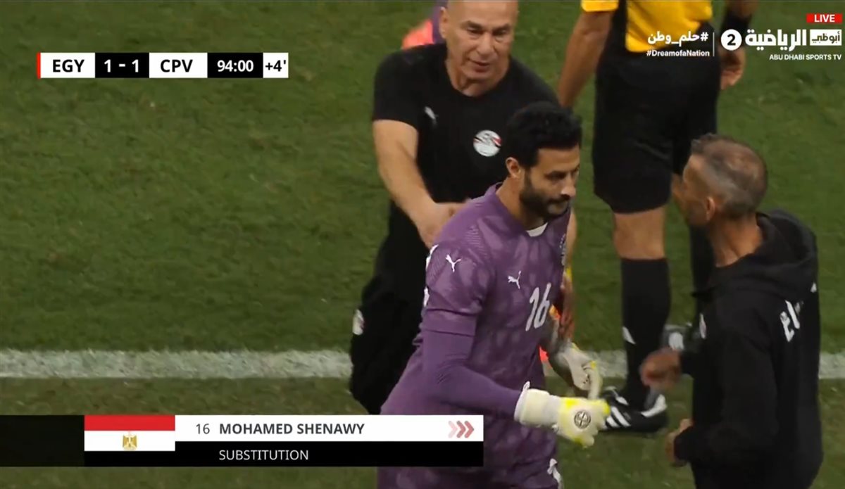 <strong>محمد الشناوي يغادر مباراة مصر وكاب فيردي غاضبا بعد استبداله في الثواني الأخيرة</strong>
