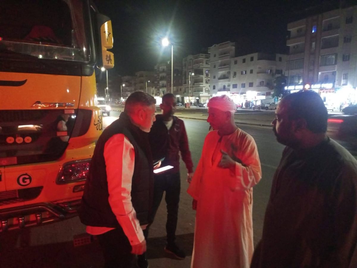 رئيس حي جنوب الغردقة أثناء الحملة