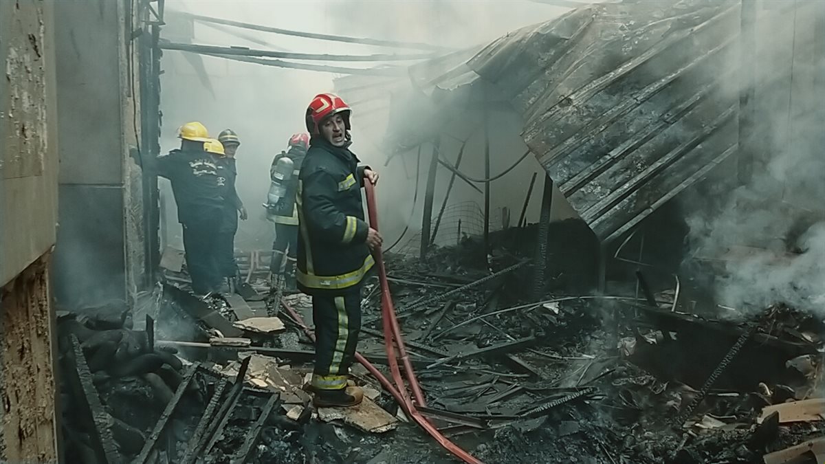 رجال الحماية المدنية 