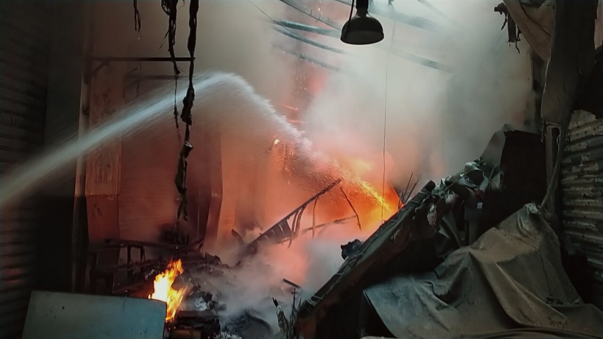 رجال الحماية المدنية 