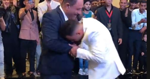 فيديو أب يهدي ابنه سيارة جديدة في زفافه يثير إعجاب السوشيال ميديا