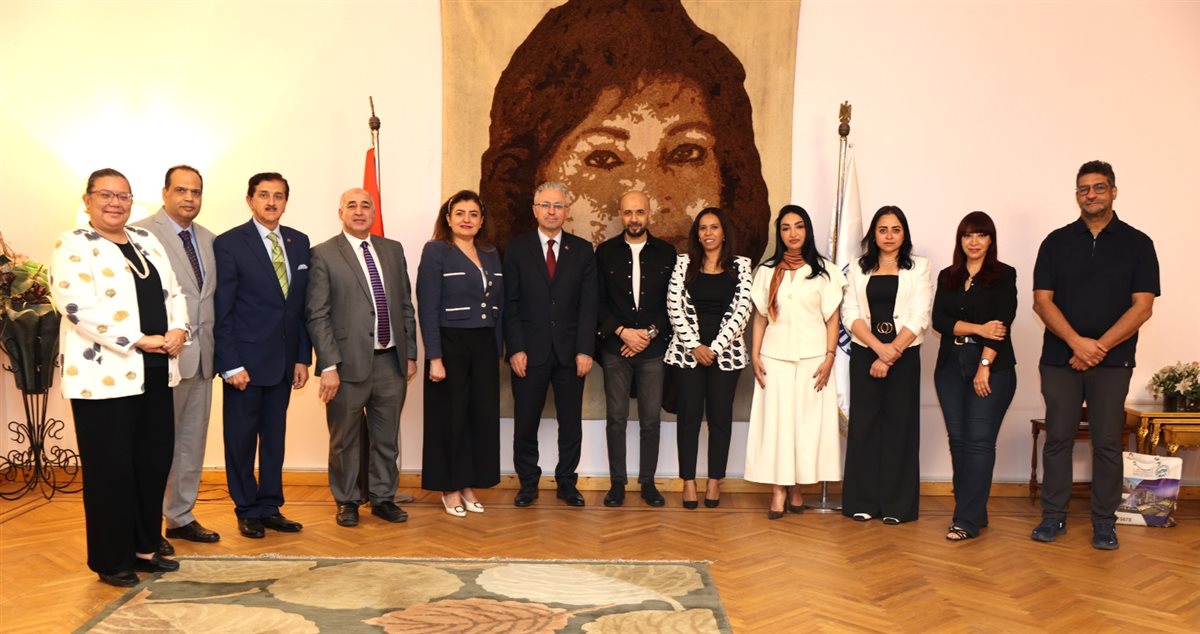 جامعة مصر للعلوم والتكنولوجيا تستقبل المستشار التعليمي التركي