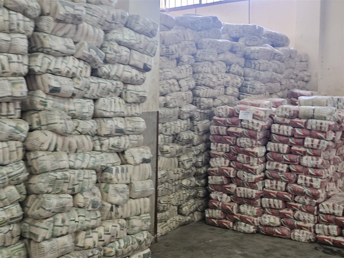 محافظ الأقصر يتفقد المخازن الاستراتيجية غرب المحافظة 