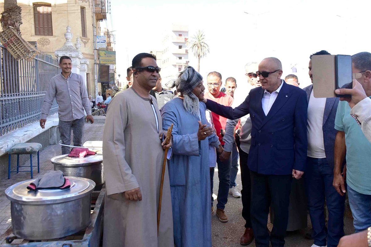جولة محافظ الأقصر في اسنا 