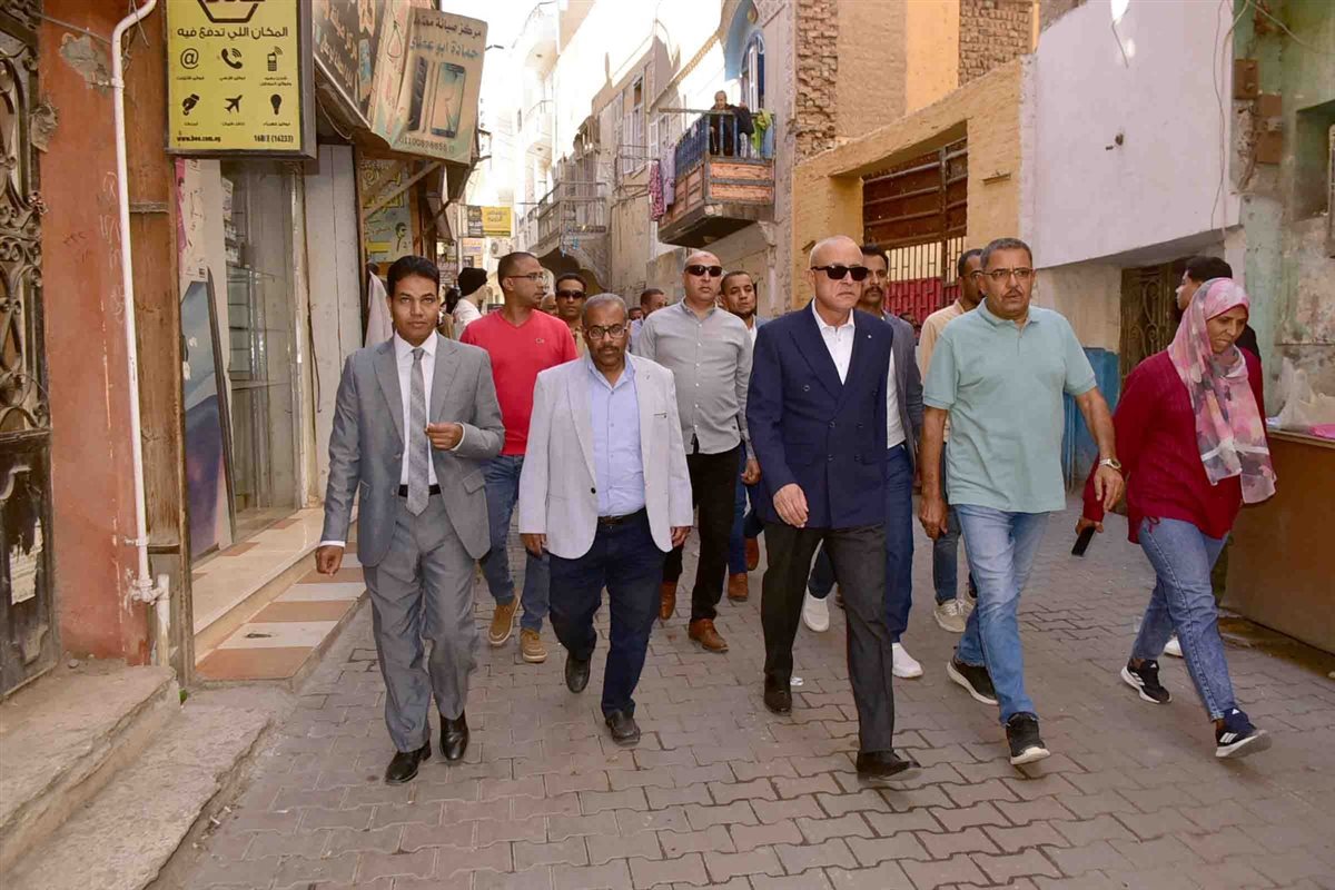 جولة محافظ الأقصر في اسنا 