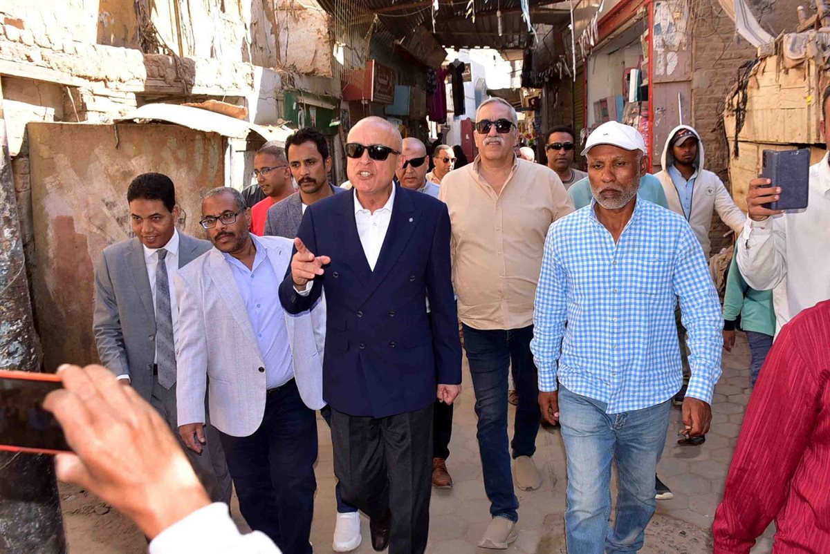 جولة محافظ الأقصر في اسنا 