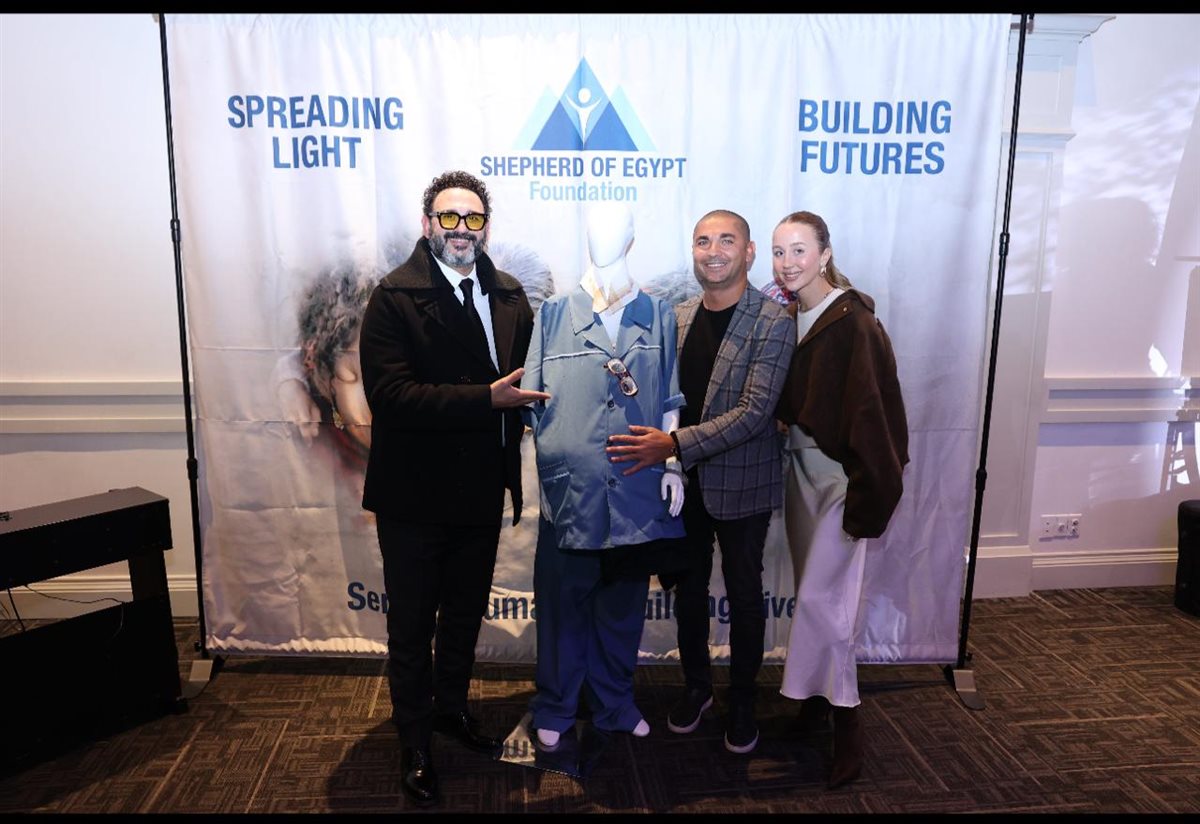 الفنان أكرم حسني يتبرع ببدلة سيد أبو حفيظة