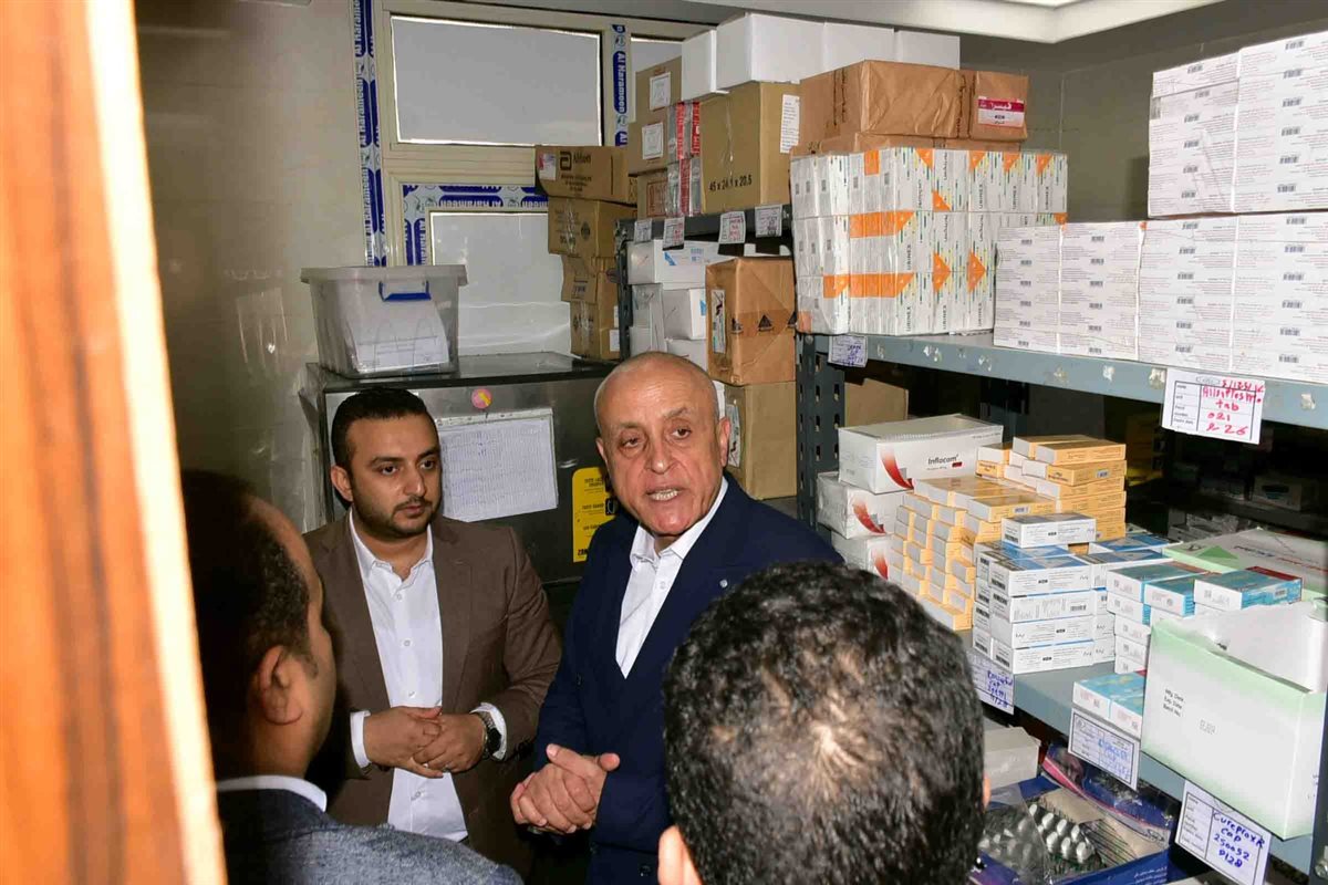 محافظ الأقصر يتابع توفر الأمصال بالوحدة الصحية 