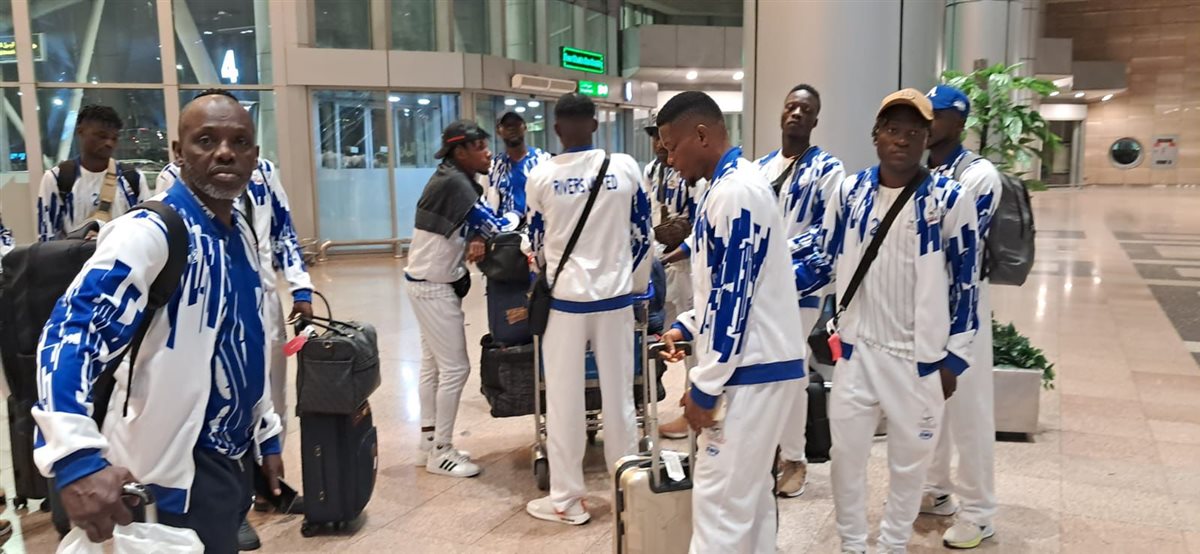 <strong>بعثة ريفرز يونايتد تصل القاهرة استعدادًا لمواجهة بيراميدز في افتتاح مجموعات دوري الأبطال</strong>