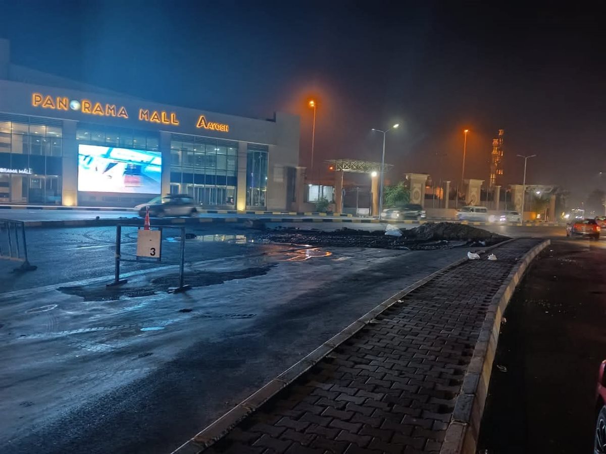 أعمال الصيانة بخط مياه كورنيش الغردقة 