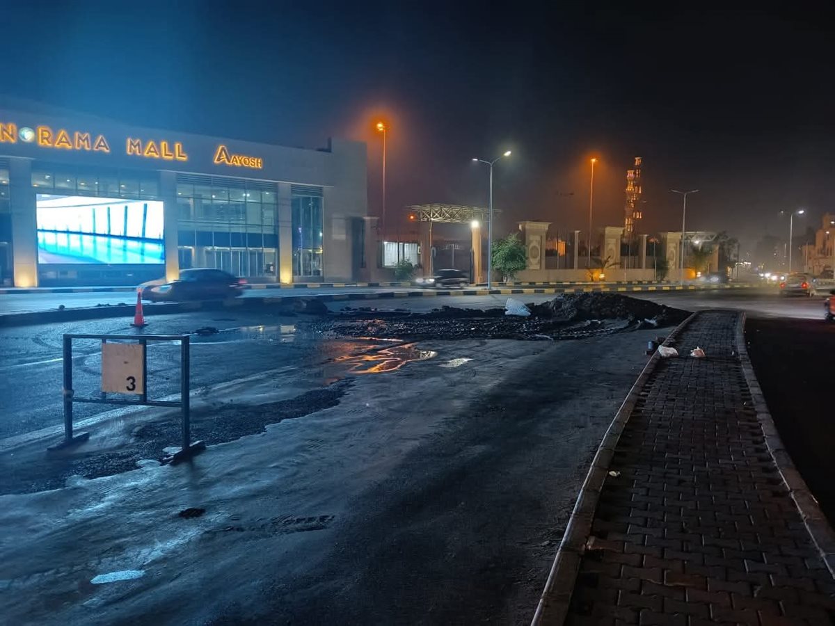 أعمال الصيانة بخط مياه كورنيش الغردقة 