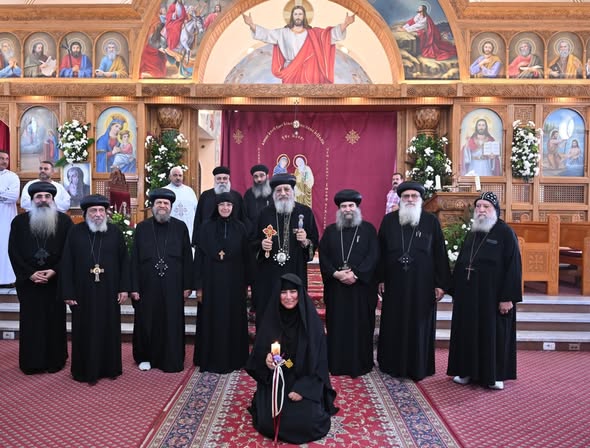 <strong>٦ راهبات جديدات بيد البابا تواضروس</strong>