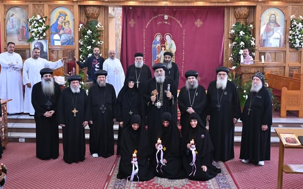 <strong>٦ راهبات جديدات بيد البابا تواضروس</strong>