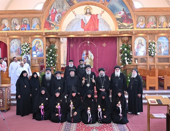 <strong>٦ راهبات جديدات بيد البابا تواضروس</strong>