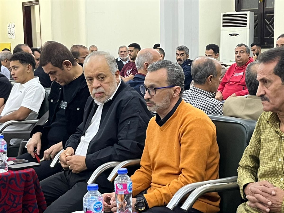 أشرف زكي وفنانو السيرك المصري يودّعون أشرف الجريسي في مسجد الكواكبي