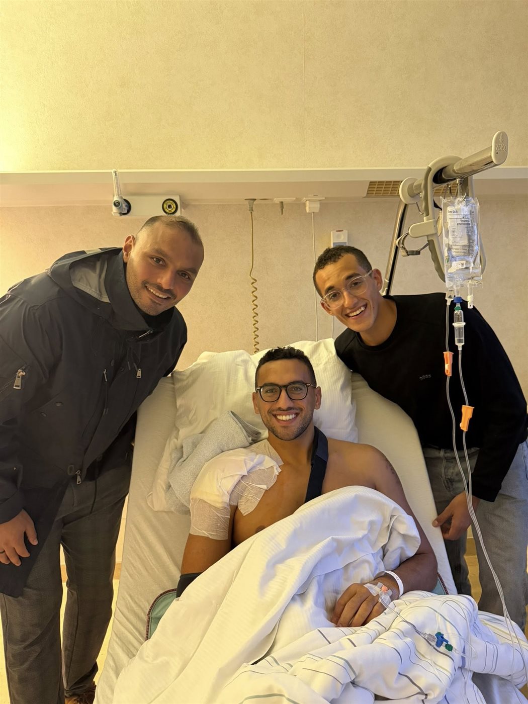 <strong>البطل الأوليمبي أحمد الجندي يخضع لعملية جراحية على مستوى الكتف بألمانيا</strong>