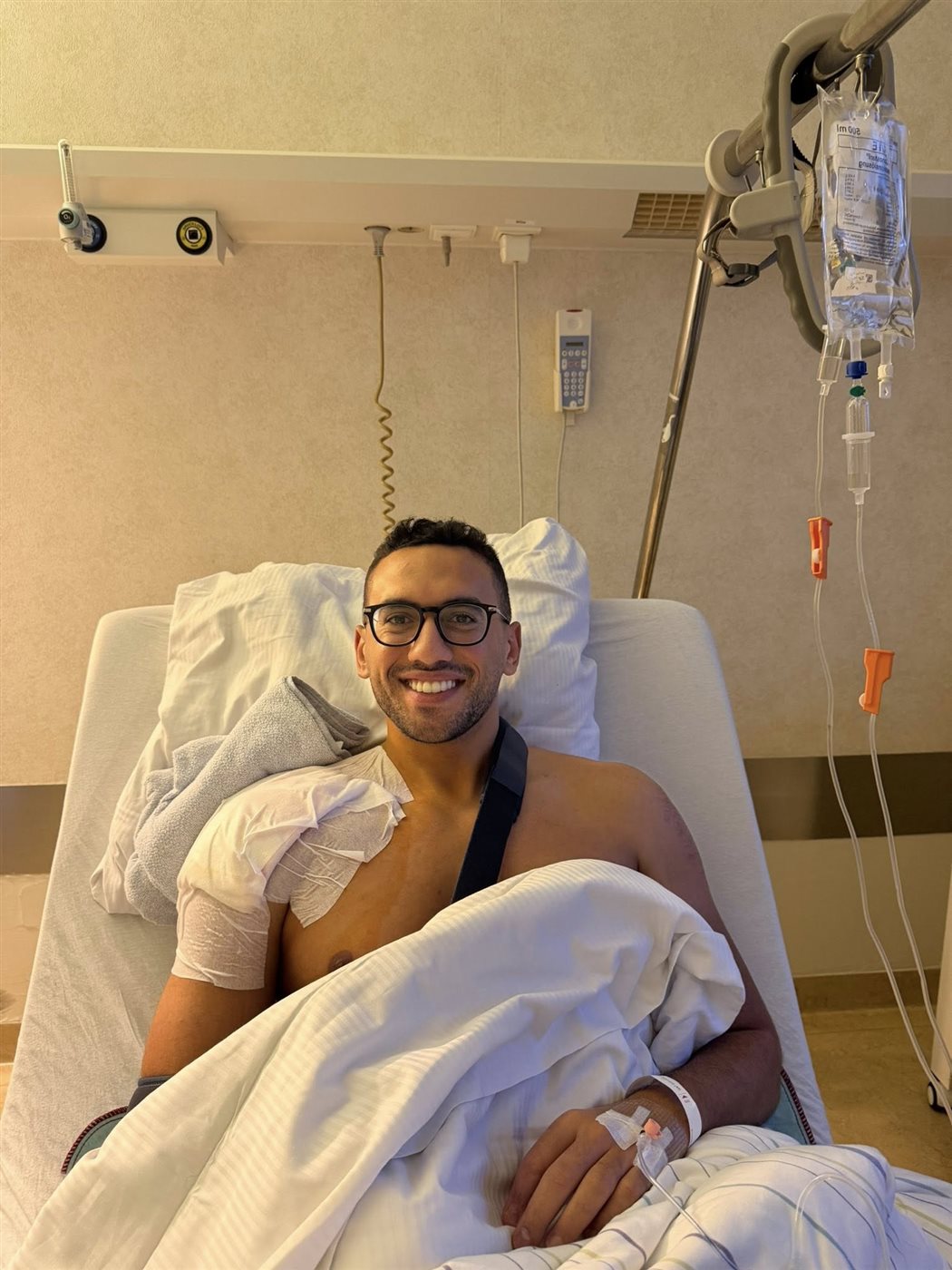 <strong>البطل الأوليمبي أحمد الجندي يخضع لعملية جراحية على مستوى الكتف بألمانيا</strong>