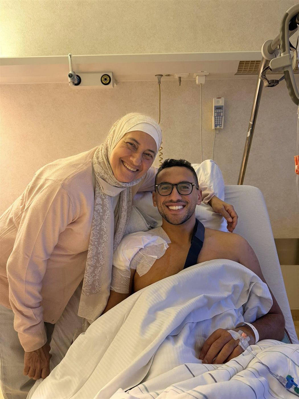 <strong>البطل الأوليمبي أحمد الجندي يخضع لعملية جراحية على مستوى الكتف بألمانيا</strong>