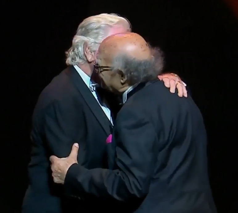 مدير التصوير محمود عبد السميع يحصد جائزة الهرم الذهبي لإنجاز العمر في ختام مهرجان القاهرة السينمائي