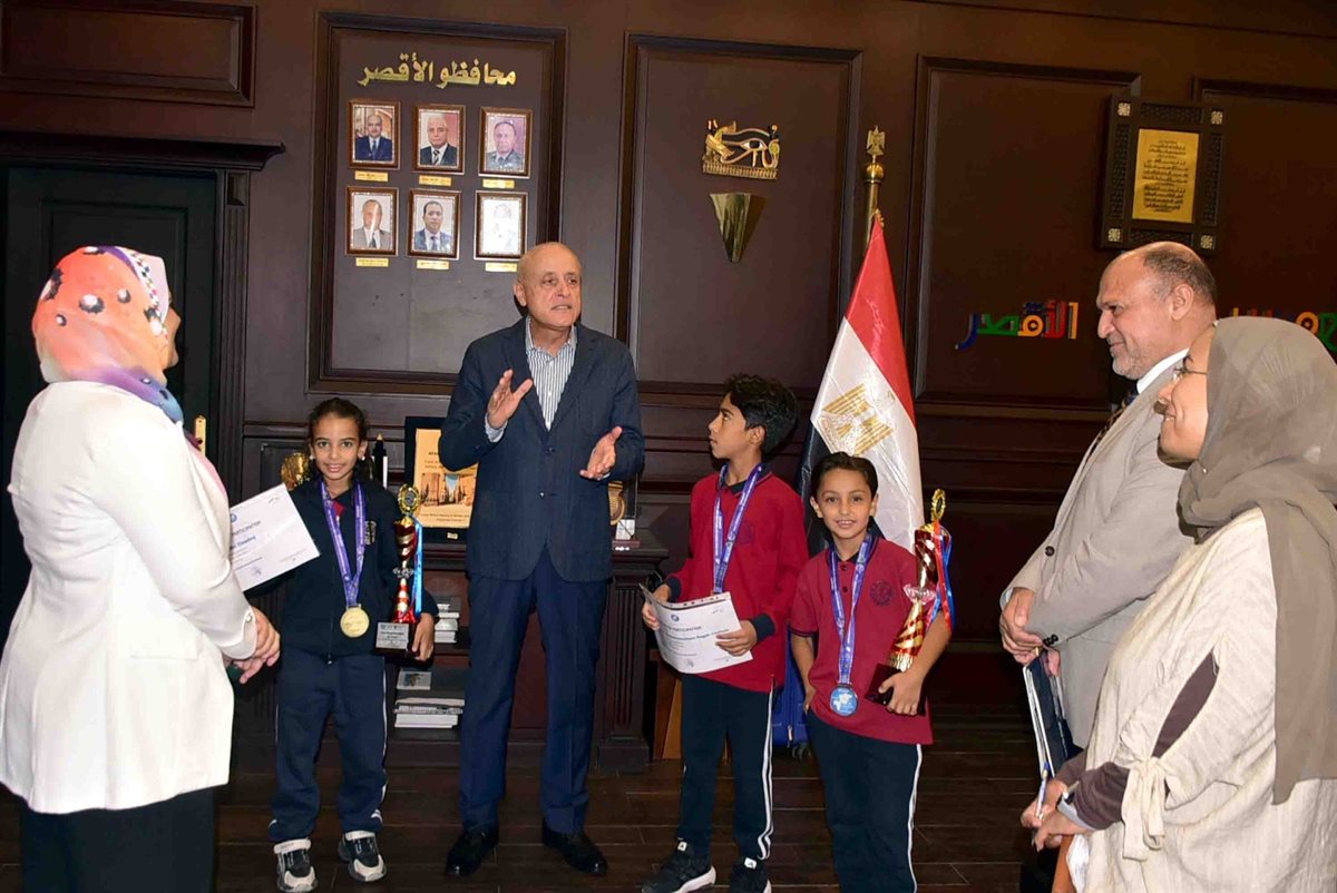 محافظ الأقصر يستقبل المتفوقين من الطلاب 