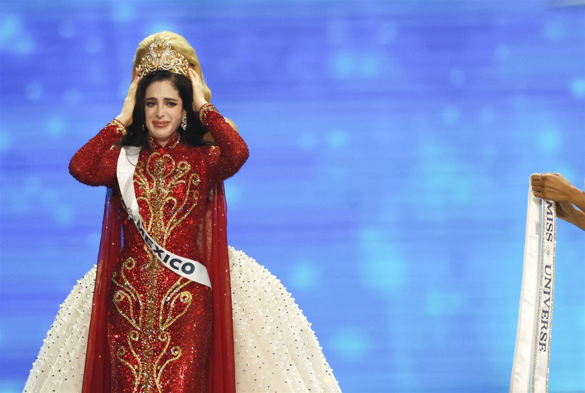 فاطمة بوش ملكة جمال الكون 2025