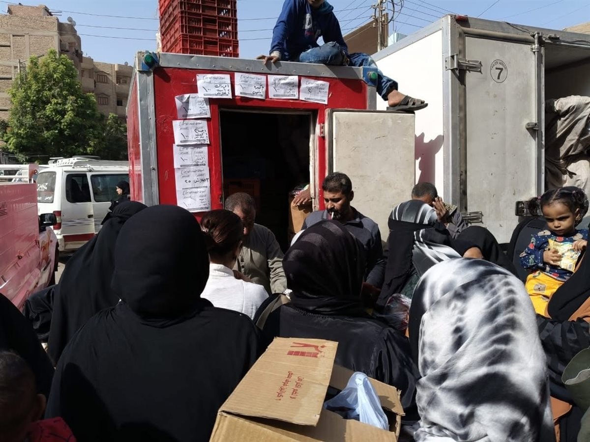 افتتاح سوق اليوم الواحد بإسنا 