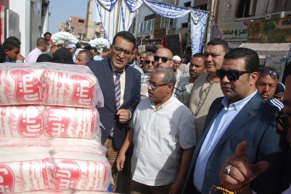 افتتاح سوق اليوم الواحد بإسنا 