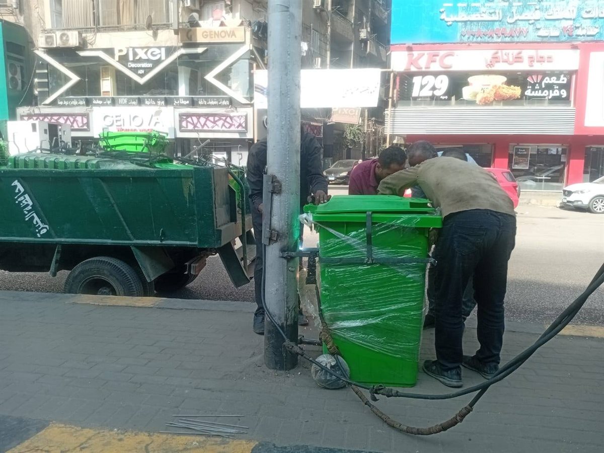 وضع صناديق قمامة 