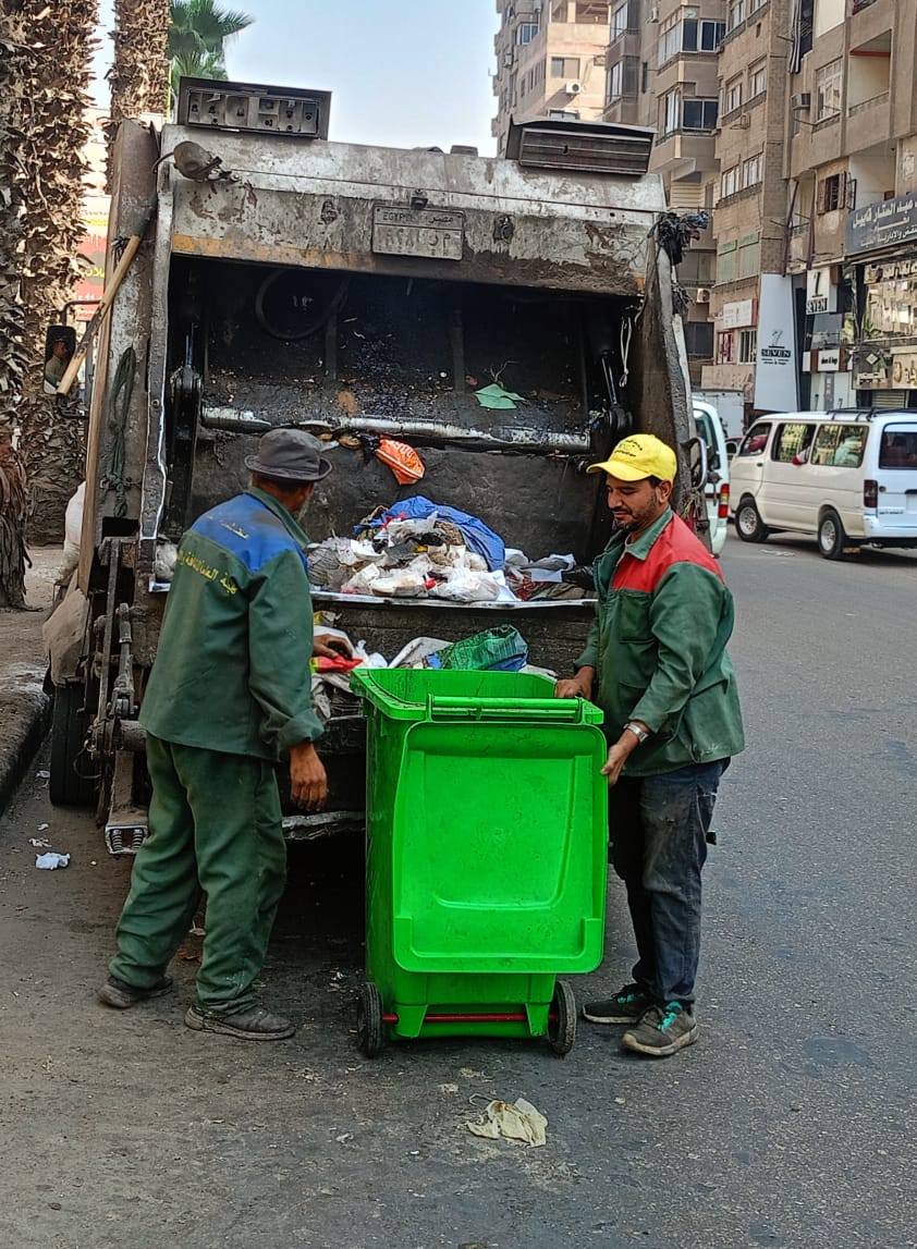 وضع صناديق قمامة جديدة