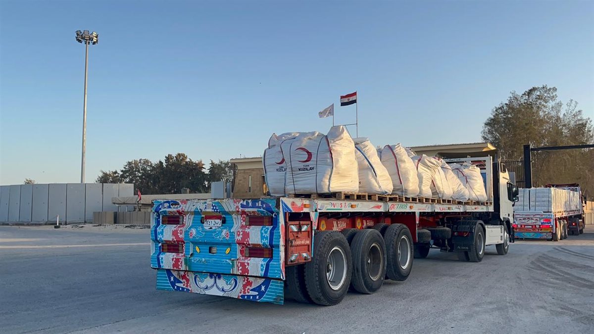 الهلال الأحمر المصري يرسل المساعدات الإغاثية إلى غزة