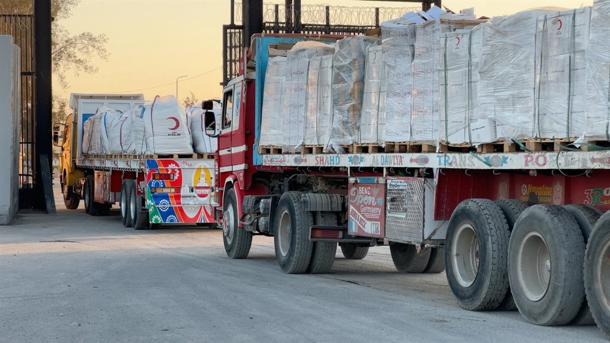 الهلال الأحمر المصري يرسل المساعدات الإغاثية إلى غزة