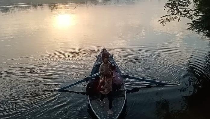  أهالي الجزيرة المستجدة بسوهاج يستغيثون: نحتاج عبّارة تنقذ أولادنا قبل وقوع كارثة