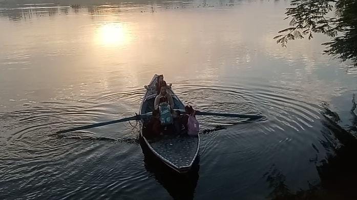  أهالي الجزيرة المستجدة بسوهاج يستغيثون: نحتاج عبّارة تنقذ أولادنا قبل وقوع كارثة