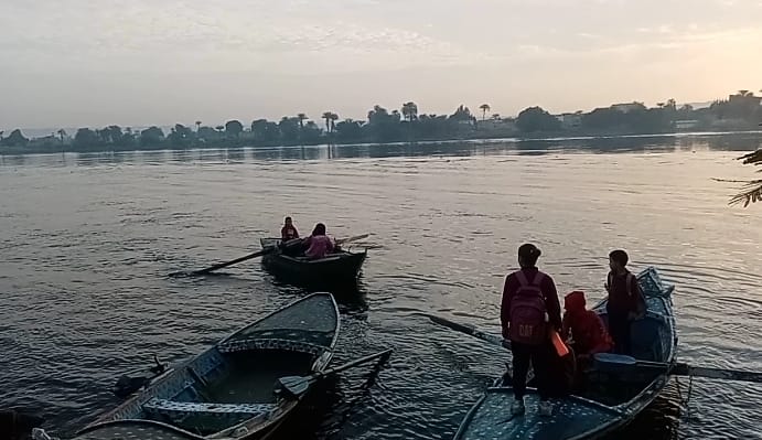  أهالي الجزيرة المستجدة بسوهاج يستغيثون: نحتاج عبّارة تنقذ أولادنا قبل وقوع كارثة